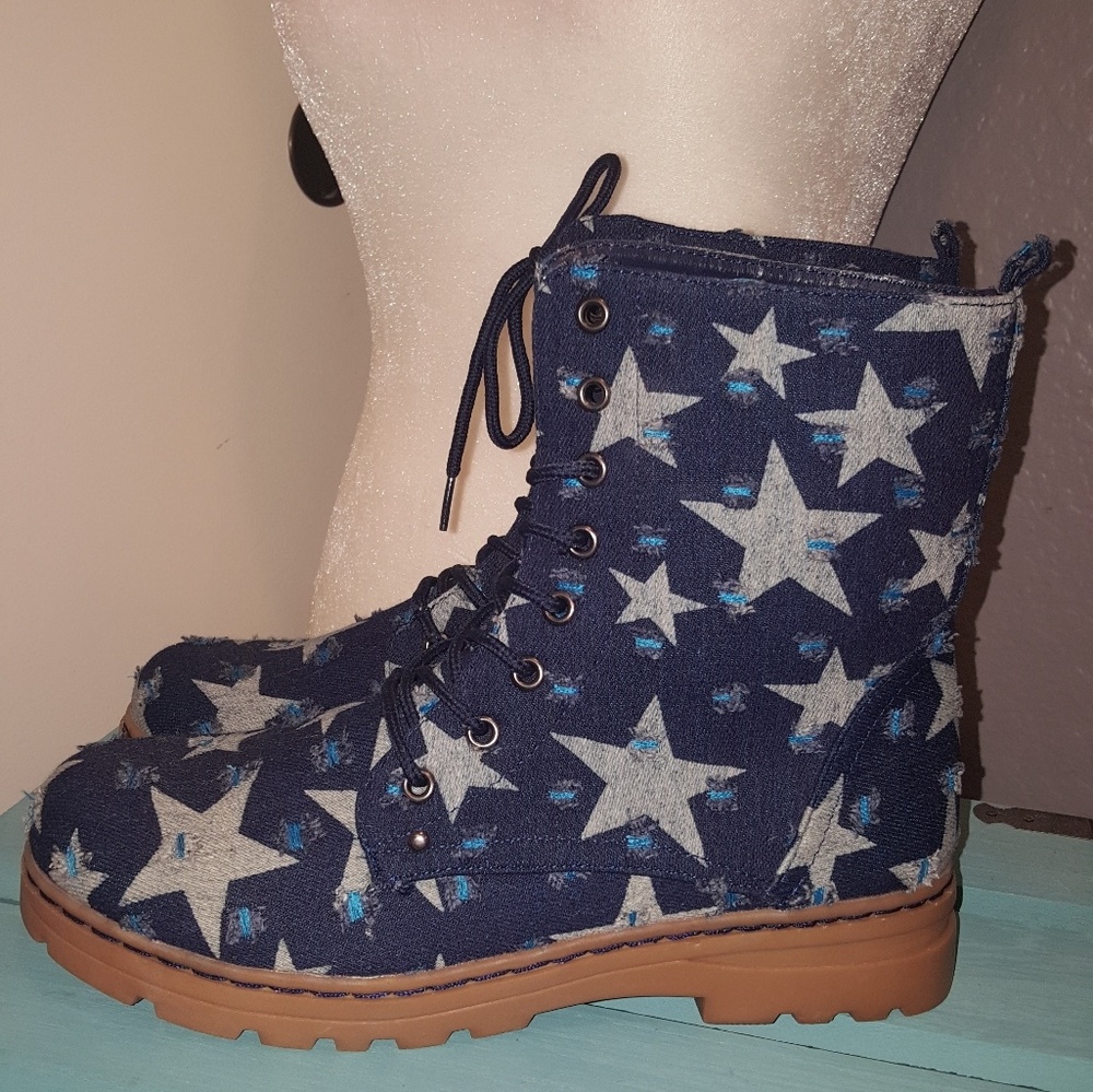 NWT- WOMEN'S Boots